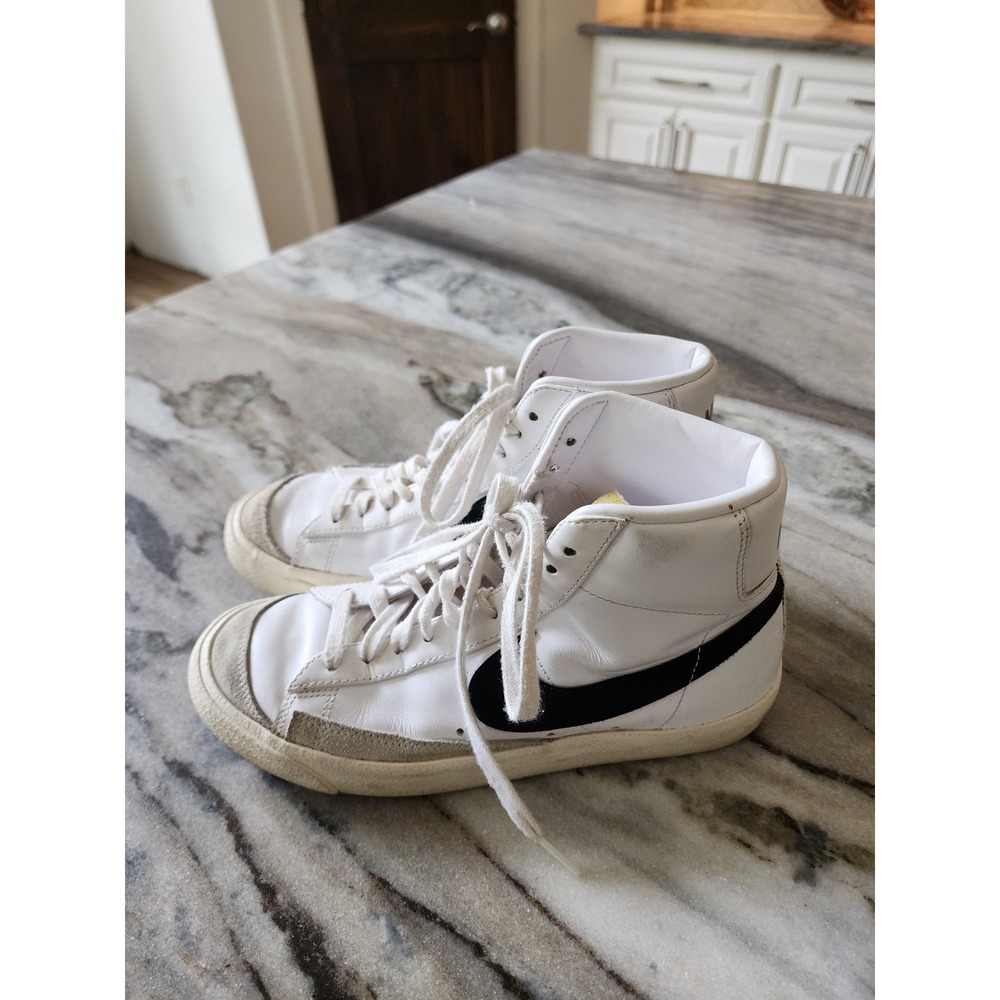 Nike Blazer Mid 77 Vintage Womens 7.5 White Black Leather Mid Top Sneakers